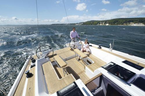 This 57.0' Hanse cand take up to 10 passengers around Athens