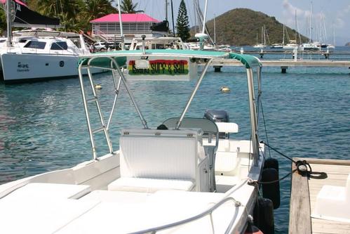 Up to 6 persons can enjoy a ride on this Center console boat