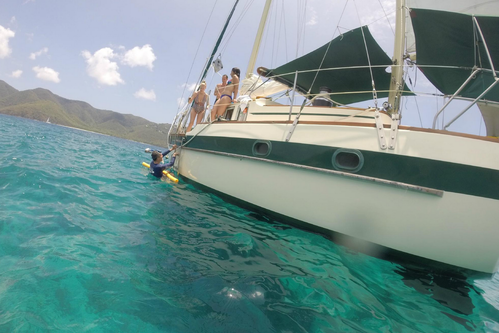 Up to 6 persons can enjoy a ride on this Ketch boat
