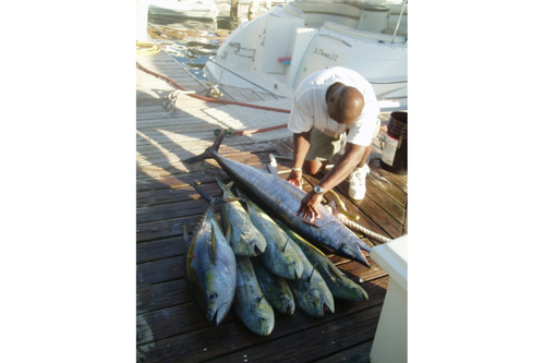 This 44.0' Custom cand take up to 6 passengers around St. Thomas