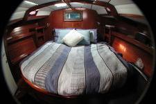 Discover Greenport surroundings on this Sloop Beneteau 50 boat