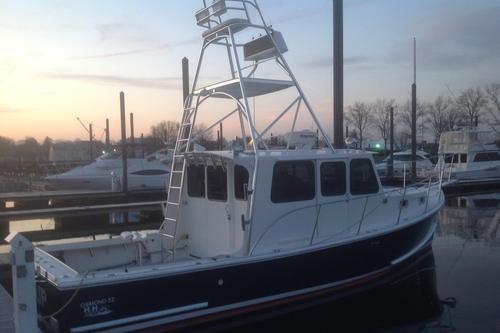Fish on the Long Island Sound in a Sporty and Comfortable boat