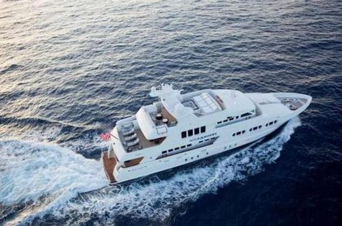 Feel the Sunny Caribbean Sun on this Beautiful Yacht!