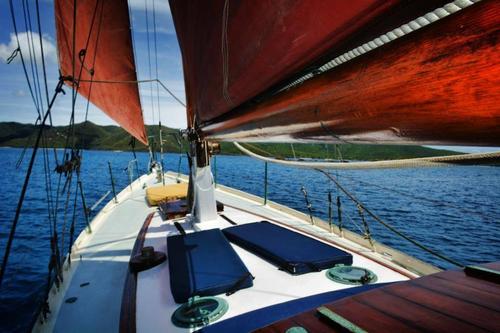 Custom's 40.0 feet in St. Thomas