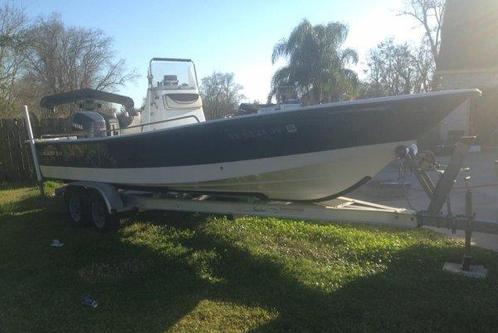Enjoy a Fantastic Day of Fishing on this Center Console