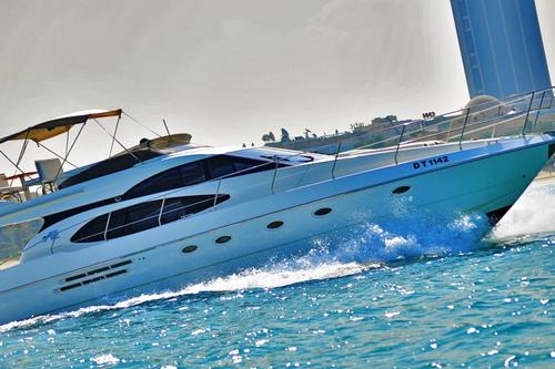 Boating is fun with a Cruiser in Dubai