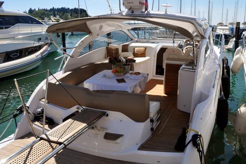 Yacht C38 range Cruiser Line – Sporty & Fun to drive