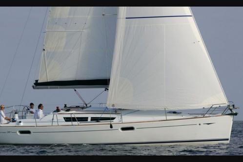 Sail NYC in this beautiful Jeanneau 39'