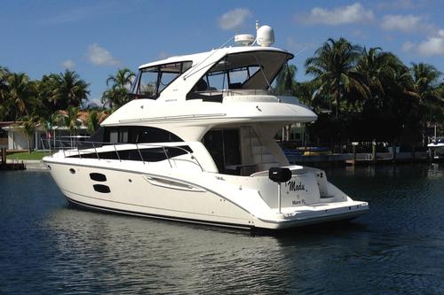 Up to 6 persons can enjoy a ride on this Motor yacht boat