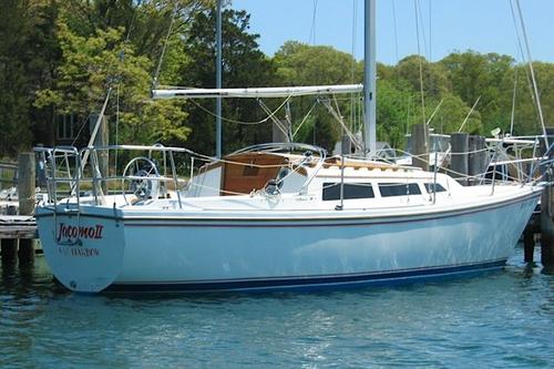 Explore Sag Harbor in a Catalina 27'