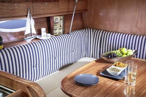 This 34.0' Bavaria cand take up to 4 passengers around Athens