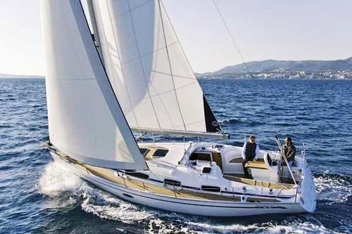 Discover Athens surroundings on this Cruiser 34 Bavaria boat