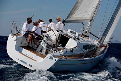 Boating is fun with a Cruiser in Athens