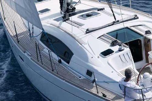 Up to 8 persons can enjoy a ride on this Beneteau boat