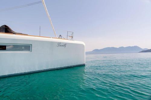 Lagoon boat for rent in Athens