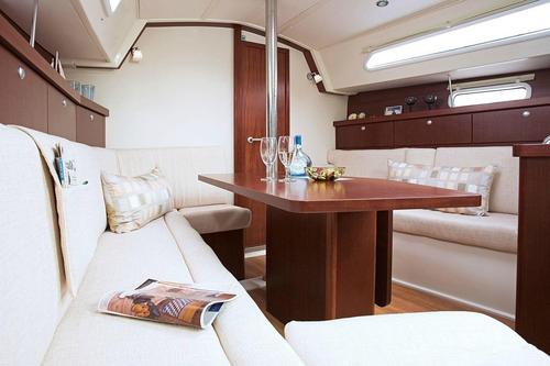 This 35.0' Hanse cand take up to 6 passengers around Athens