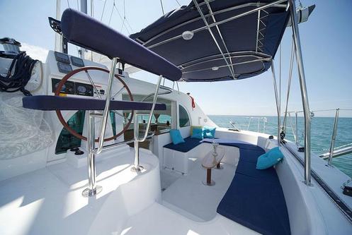 Up to 8 persons can enjoy a ride on this Lagoon boat