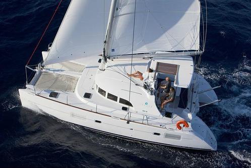 This 38.0' Lagoon cand take up to 8 passengers around Athens