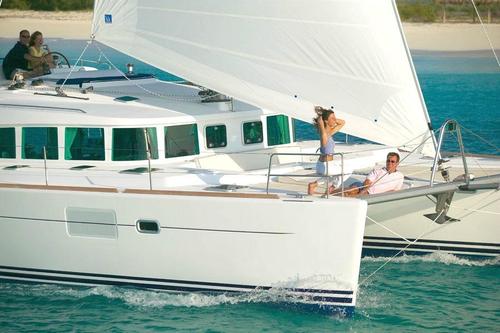 Lagoon boat for rent in Athens