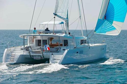 Take a relaxing vacation on this Lagoon 450