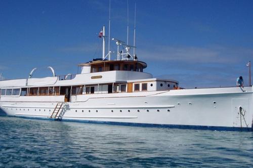 Discover West Palm Beach surroundings on this N/A N/A boat