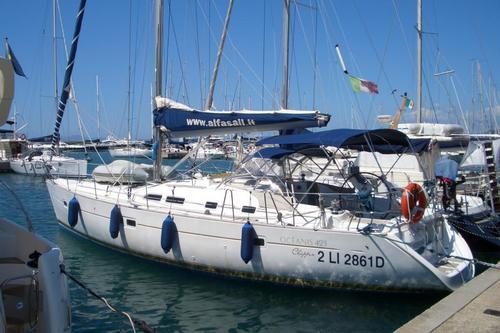 A perfect sailing boat for a relaxing vacation in Italy