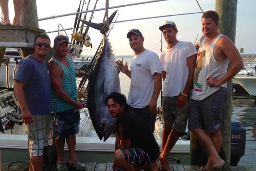 This 35.0' Contender cand take up to 6 passengers around Montauk