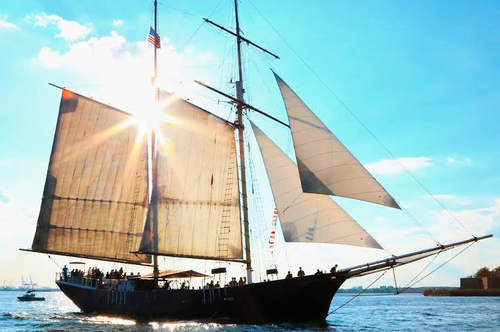 Discover New York surroundings on this DeJong & Lebet Schooner boat