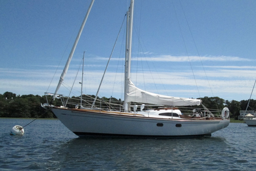 This 33' boat will provide an unforgettable sailing experience