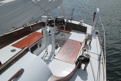 This 33.0' Lecomte cand take up to 6 passengers around East Hampton