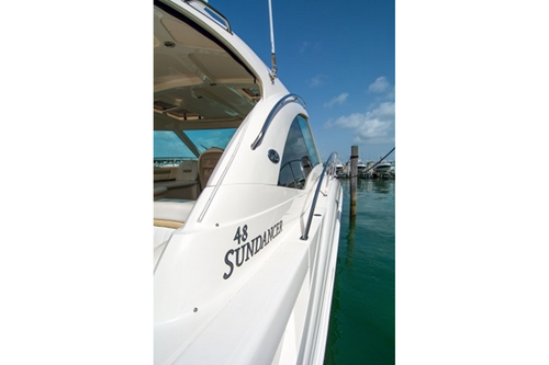 Discover Miami surroundings on this Cruiser Sea Ray boat