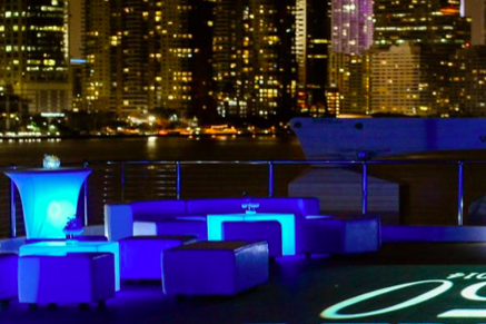 This 222.0' Luiz De Basto cand take up to 600 passengers around Miami