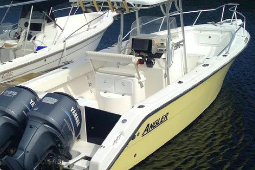 This boat has everything you need to enjoy a day on the water