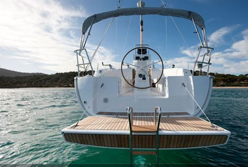 Up to 4 persons can enjoy a ride on this Bavaria boat