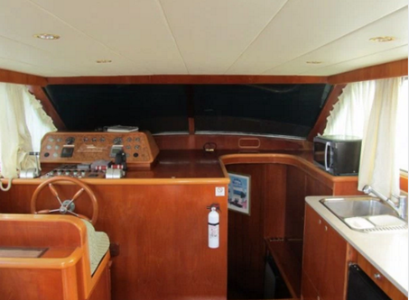 Discover Tortola surroundings on this 48s Horizon boat