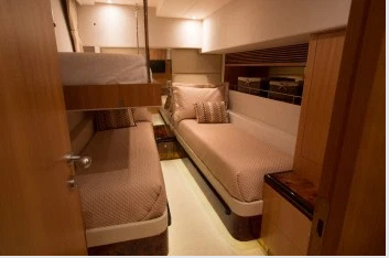 Discover Tortola surroundings on this 60 Horizon boat
