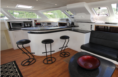 Discover Tortola surroundings on this 520 Voyage boat