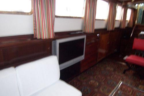 This 97.0' Lemsteraak cand take up to 8 passengers around Hollywood