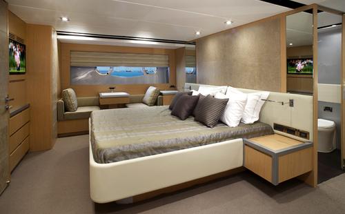 This 76.0' Monte Fino cand take up to 30 passengers around Taiwan