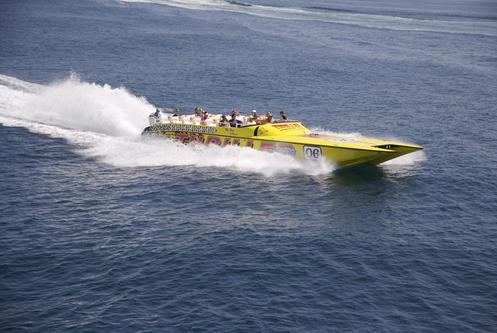 This 55.0' Custom cand take up to 36 passengers around Miami