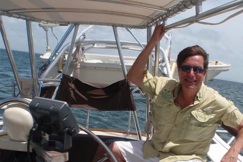This 45.0' Bayfield cand take up to 6 passengers around Miami