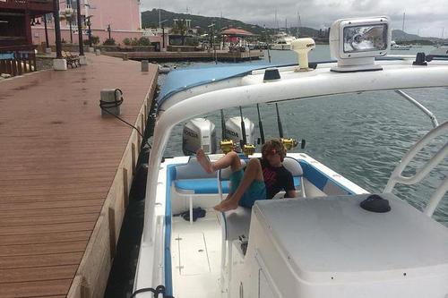 This 31.0' Motor cand take up to 6 passengers around St. Croix