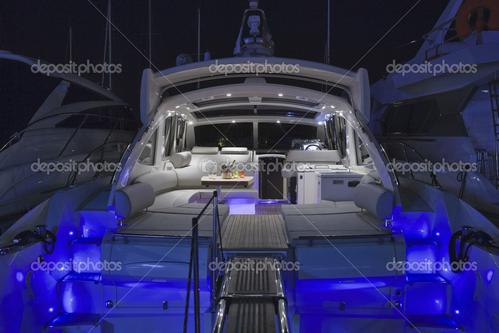 This 49.2' Atlantis cand take up to 12 passengers around Ribeira Grande