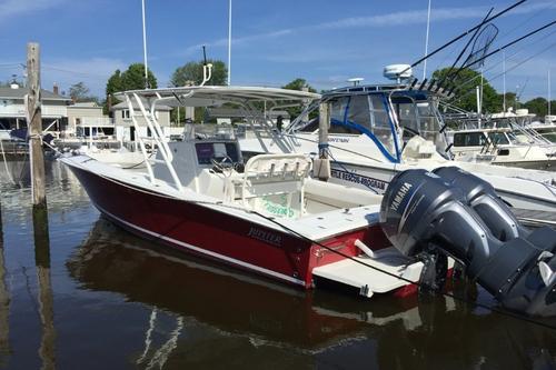 Fish Montauk in this speedy Jupiter 31'