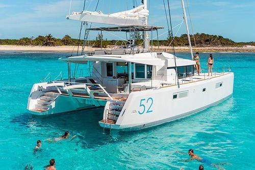 Lagoon boat for rent in Road Town