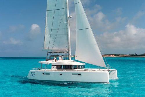 Enjoy sailing on this contemporary Lagoon!