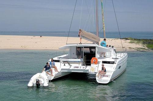 This 40.0' Fountaine Pajot cand take up to 8 passengers around Road Town