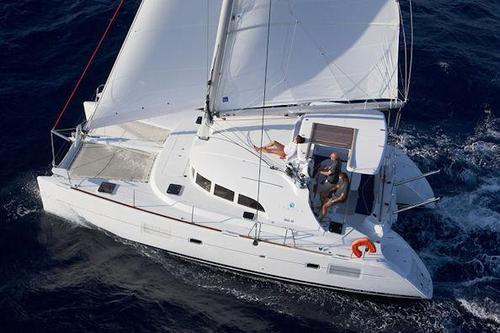 Discover Road Town surroundings on this 380 Lagoon boat