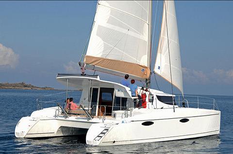 Up to 4 persons can enjoy a ride on this Catamaran boat