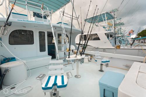 Up to 6 persons can enjoy a ride on this Offshore sport fishing boat